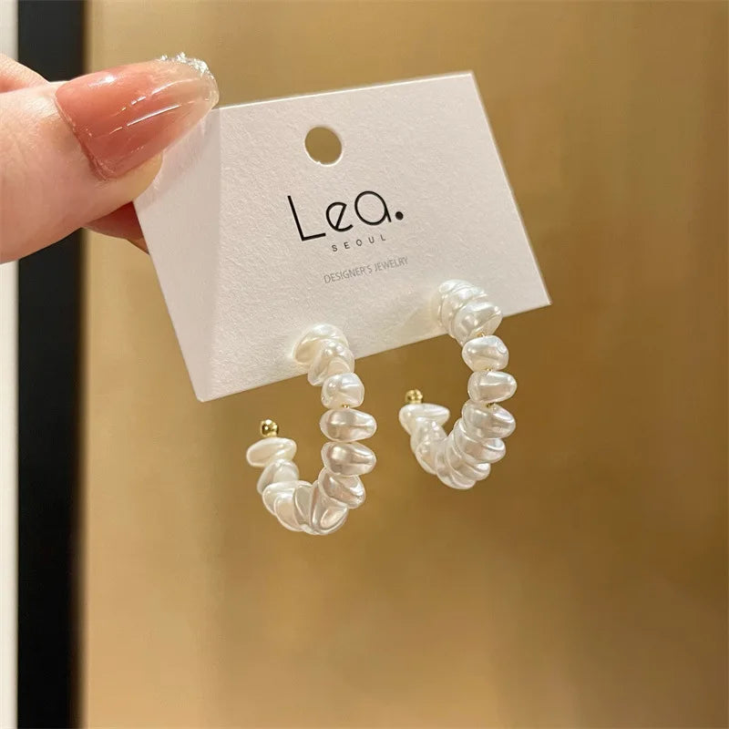 LATS 2024 New C-shaped Imitation Pearl Earring Fashion Design High-end Hoop Earrings for Women Trendy Jewelry Elegant Gift